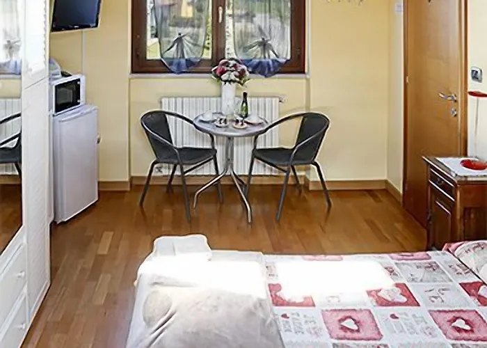 לינה וארוחת בוקר Milu קונאו